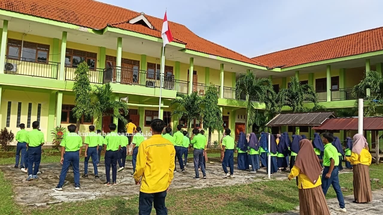 Thumbnail: Senam Anak Indonesia Sehat di Awal Pembelajaran di SMK MUDA Bawean || Meningkatkan Kesehatan dan Semangat Belajar