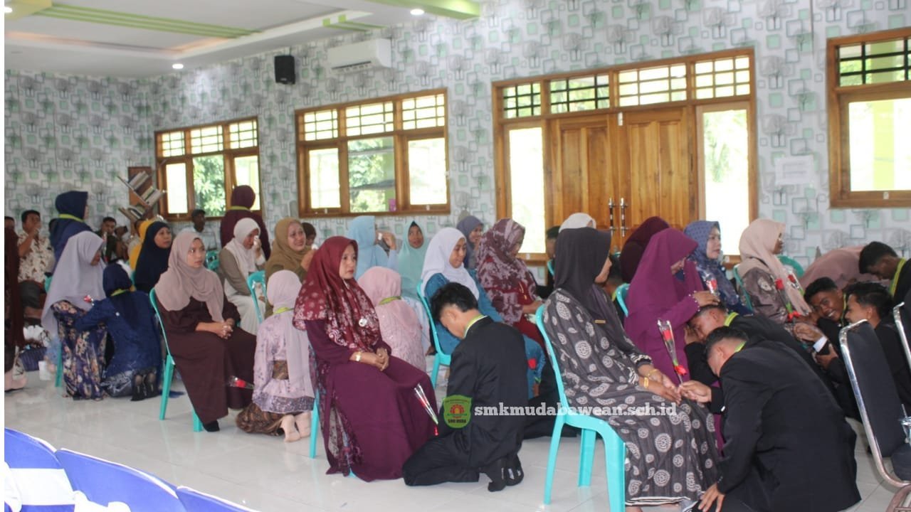 Thumbnail: Sungkeman Haru Mewarnai Tasyakuran Kelulusan Angkatan ke-X Tahun 2026 SMK Muhammadiyah 4 Sangkapura
